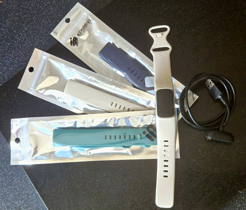 Fitbit charge off white - 6,